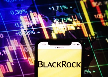 BlackRock CEO: Investors Could See Bitcoin as a Safer Bet Than the US Dollar